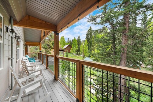 Silver Fork Chalet - Hot Tub & 18+ Beds