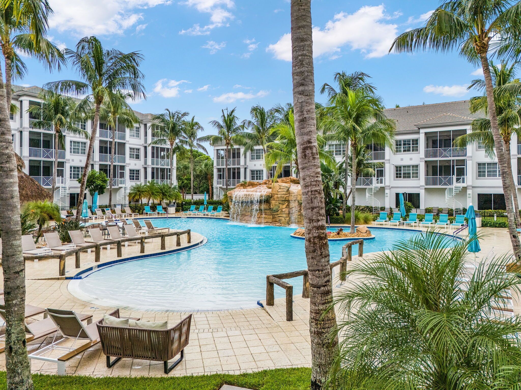 室外游泳池，恒温泳池