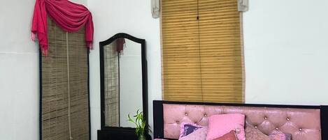 1 غرفة نوم ومكواة/لوح كي وواي فاي وملاءات أسرّة