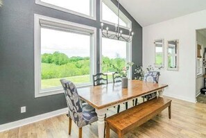 Dining - Charming Kentucky Ranch
Sharpsburg Ky (Sharpsburg)