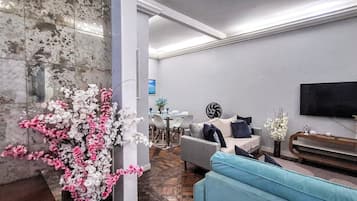 Quadruple Room | Living area