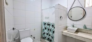 Quadruple Room | Bathroom