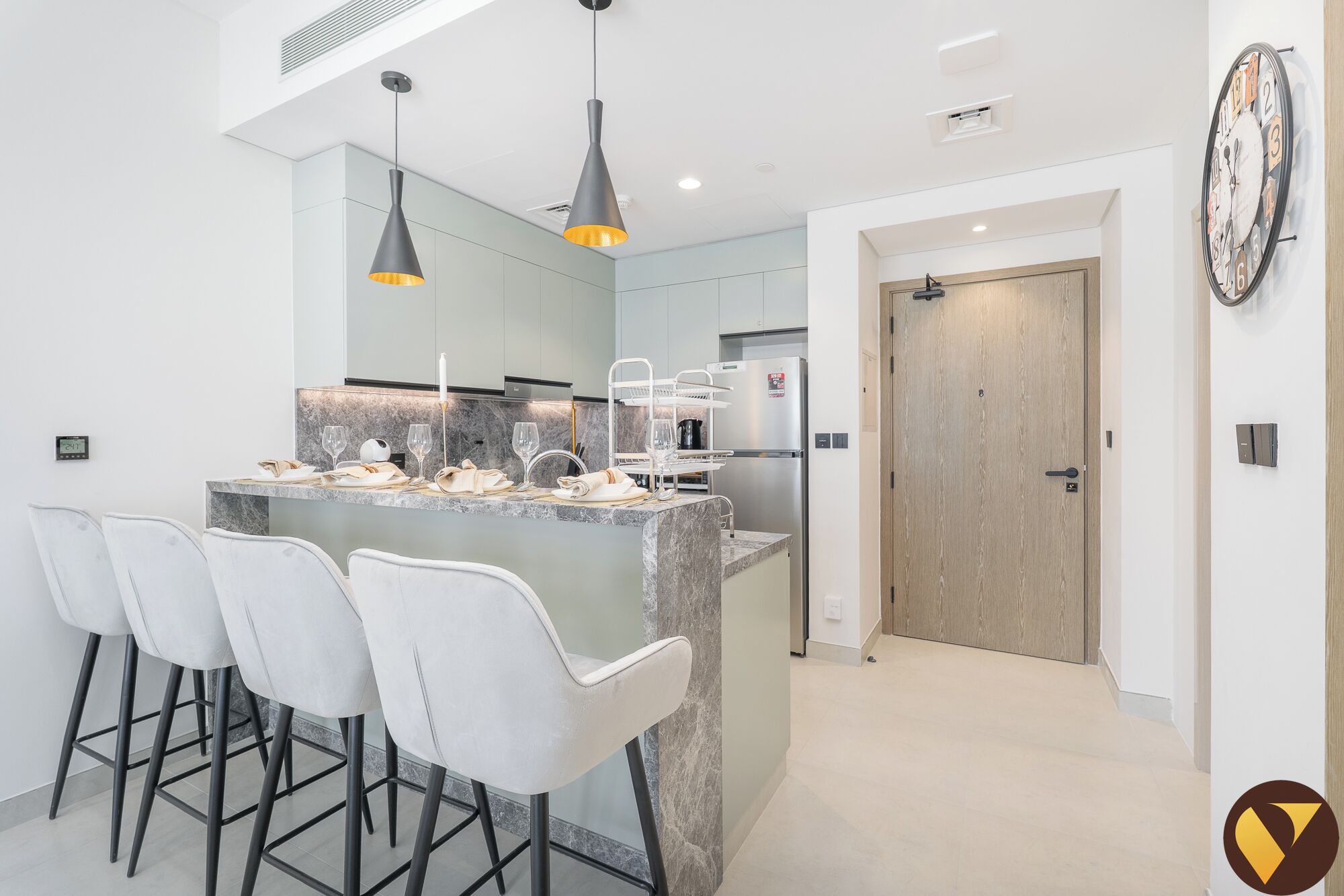 Luxury Apartment, Balcony, City View | In-room dining