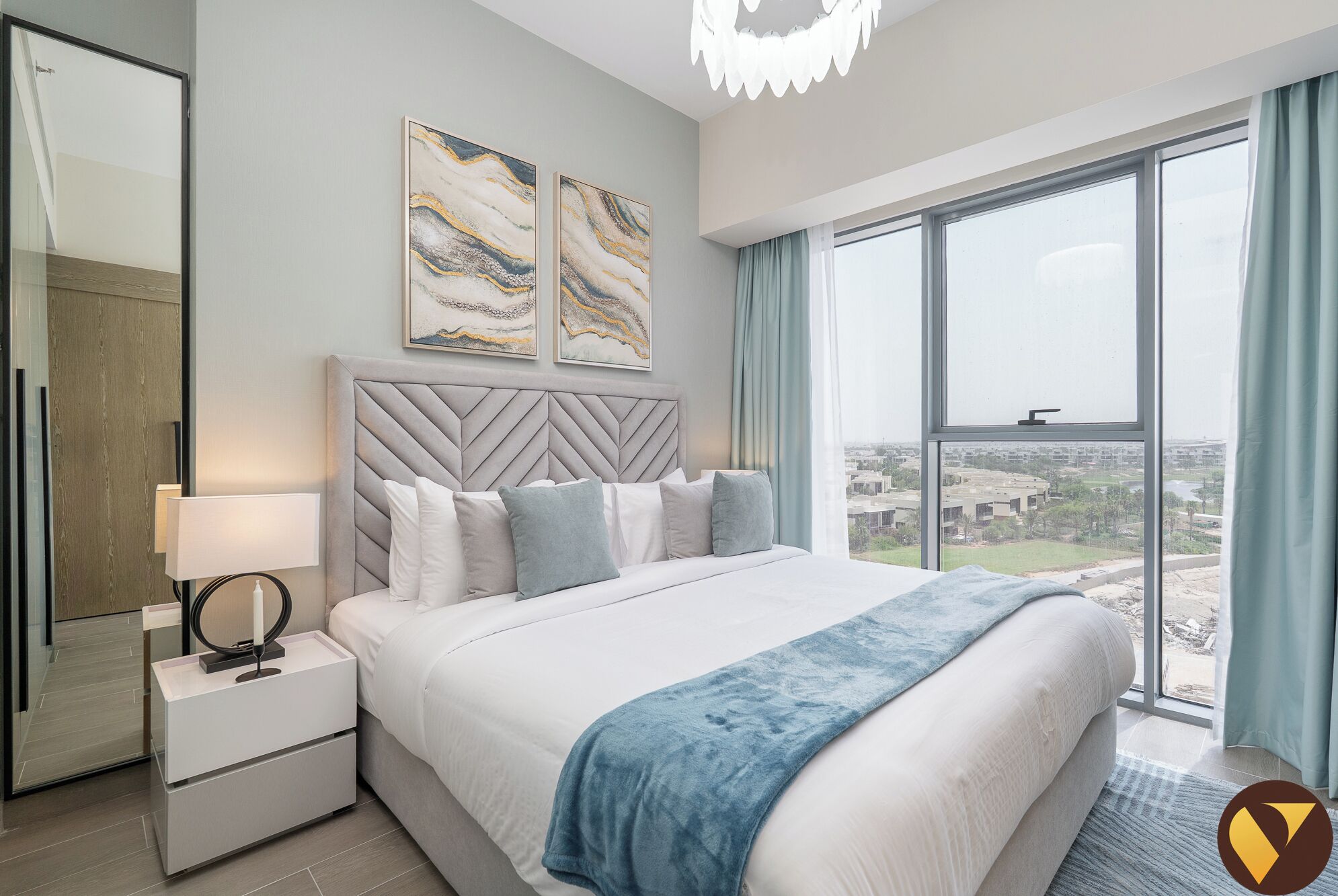 Departamento de lujo, balcón, vista a la ciudad | Caja de seguridad en la habitación, cunas, wifi gratis y ropa de cama 