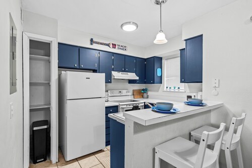 Cozy Coastal  Condo in Corpus Christi w/ Pool