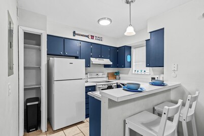 Cozy Coastal  Condo in Corpus Christi w/ Pool