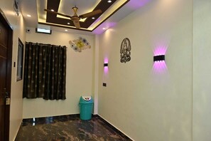 Lobby - Bholashankara Vasavi Annapurna Satram (Varanasi)