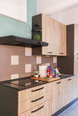 Classic Apartment | Private kitchen | Fridge, microwave, stovetop, cookware/dishes/utensils