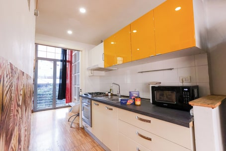 Superior Apartment | Private kitchen | Fridge, microwave, stovetop, electric kettle