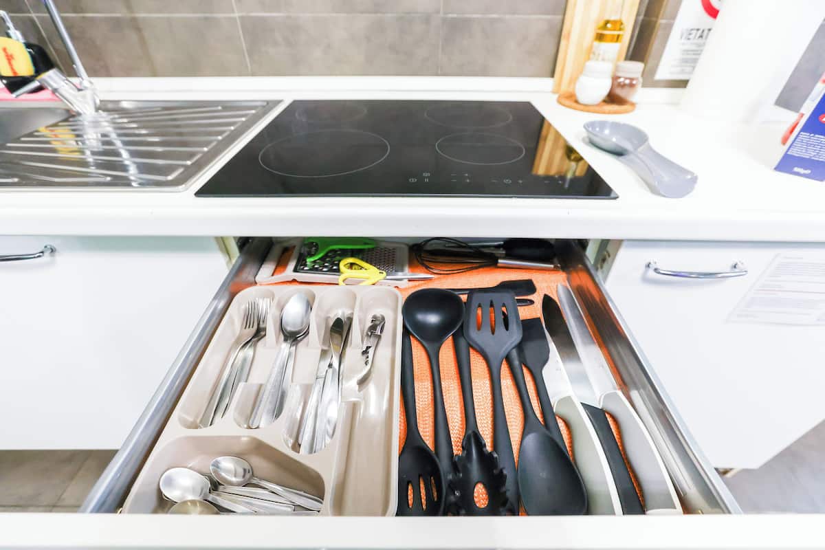 Fridge, microwave, stovetop, cookware/dishes/utensils