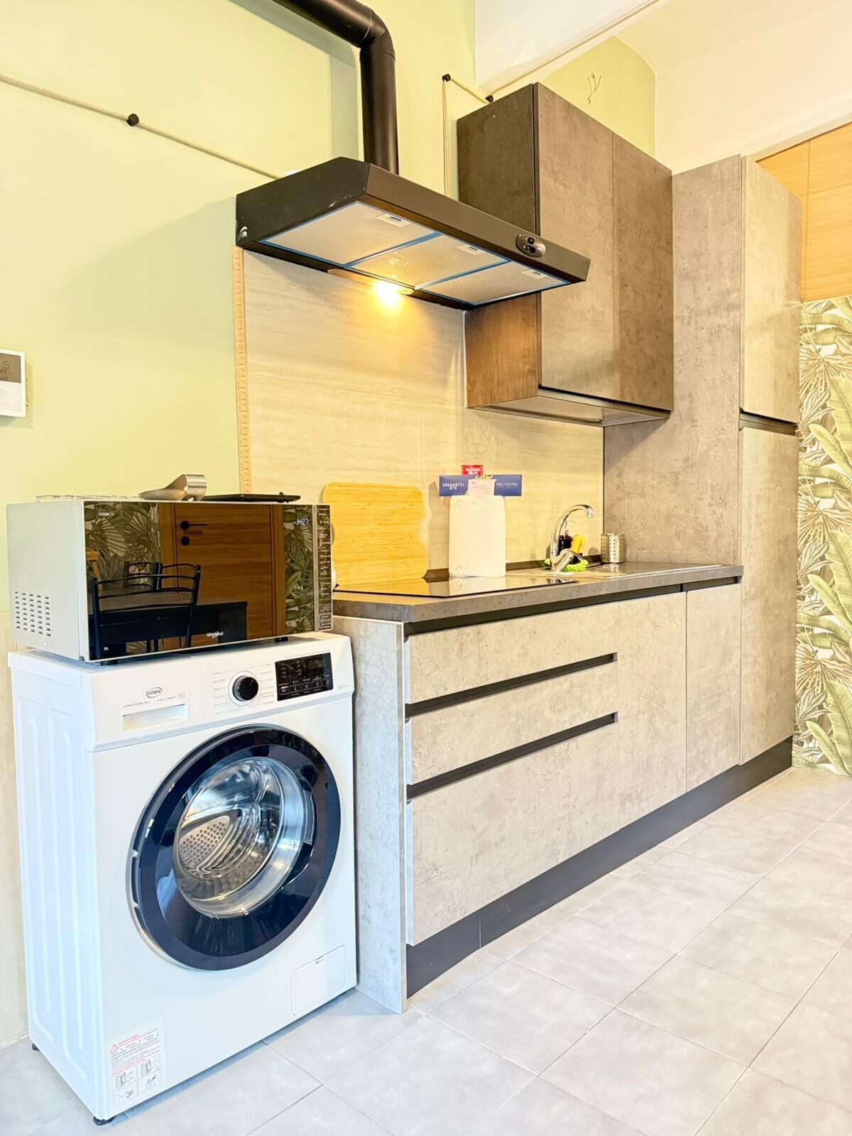 Classic Apartment | Private kitchen | Fridge, microwave, stovetop, electric kettle