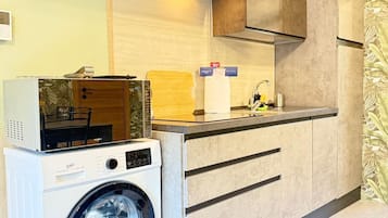 Leilighet – classic | Eget kjøkken | Kjøleskap, mikrobølgeovn, kokeplater og vannkoker