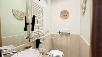 Classic Apartment | Bathroom