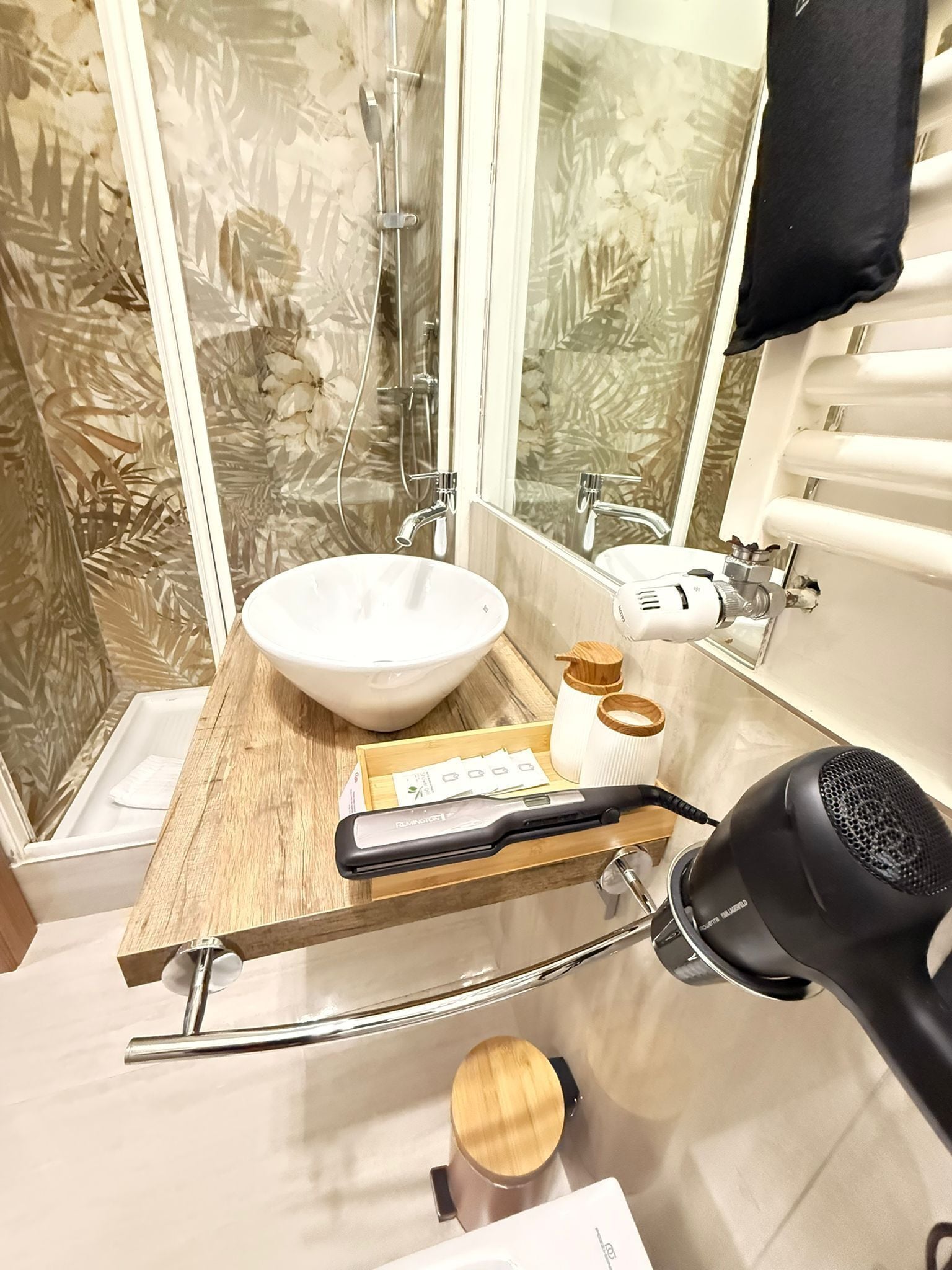 Departamento clásico | Baño | Secadora de cabello, toallas, jabón, shampoo 