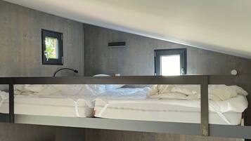 Apartment | 3 bedrooms, iron/ironing board, bed sheets