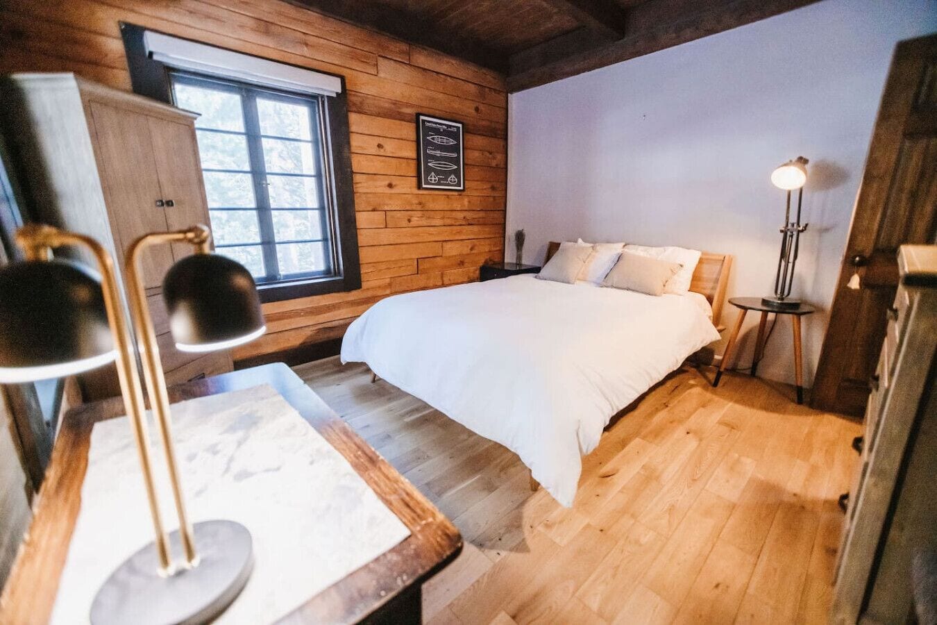 5 bedrooms, desk, iron/ironing board, travel crib