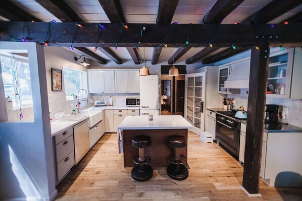 Microwave, oven, stovetop, dishwasher
