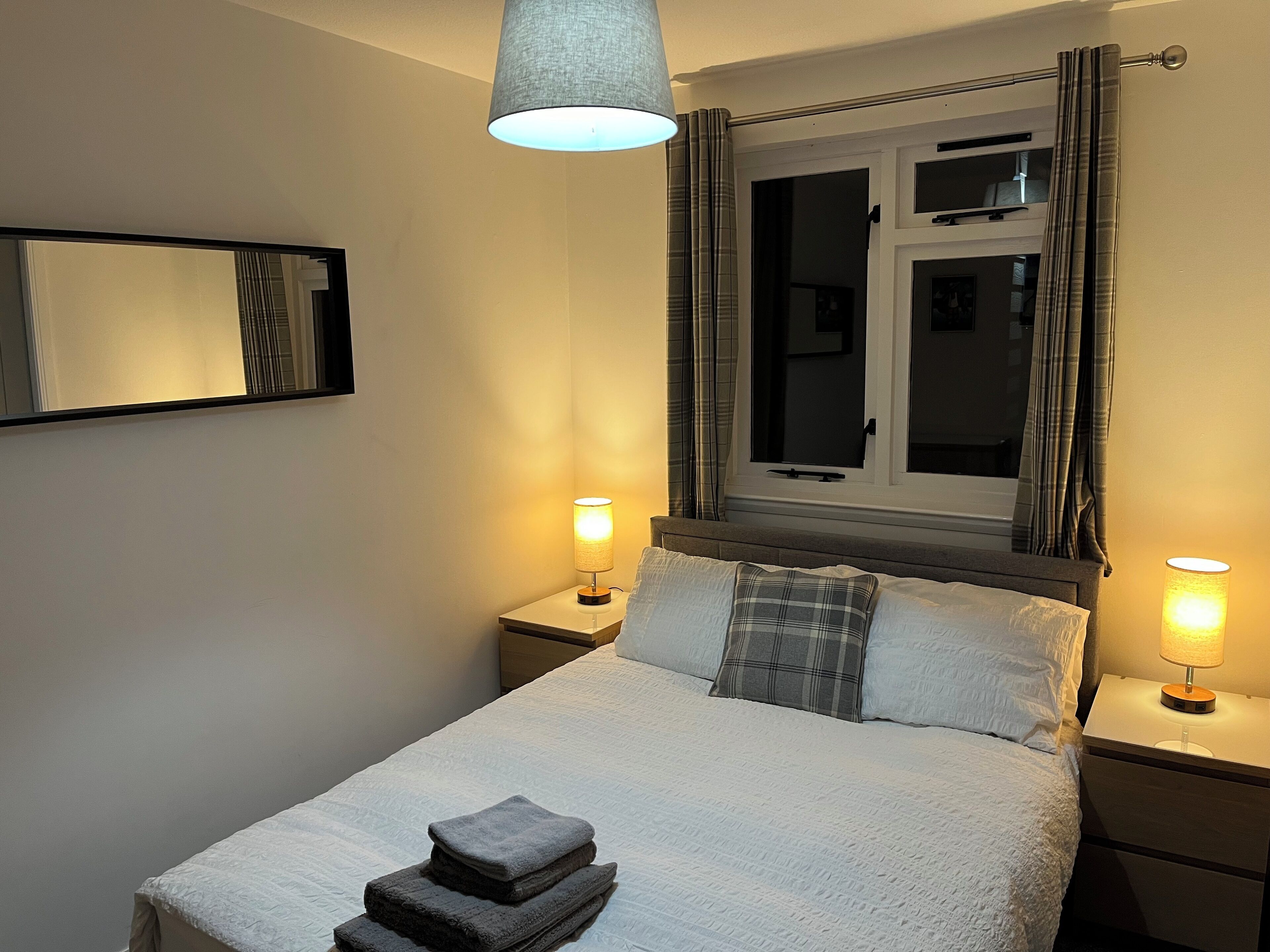 2 bedrooms, iron/ironing board, WiFi