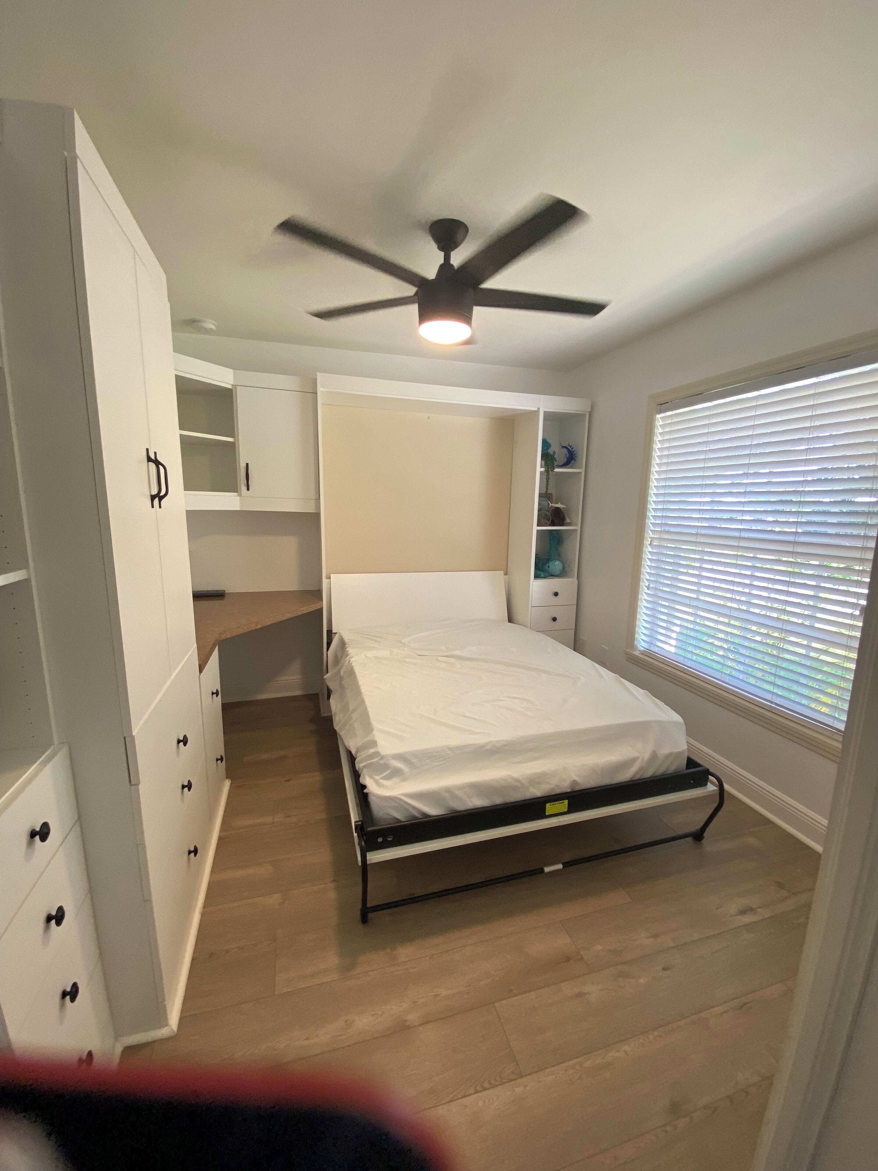 3 habitaciones, escritorio, tabla de planchar con plancha y wifi gratis 