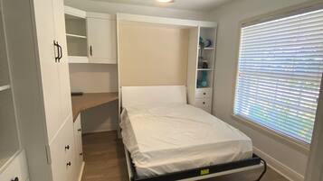 3 habitaciones, escritorio, tabla de planchar con plancha y wifi gratis