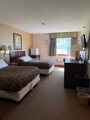 2 bedrooms, desk, iron/ironing board, travel crib