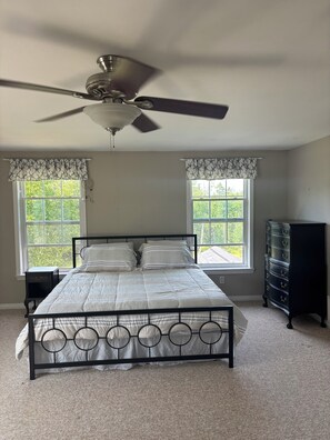 4 bedrooms, iron/ironing board, WiFi, bed sheets