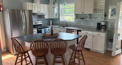 Gather in Castine - 4BR Retreat w/ Fire pit and Big Outdoor Space