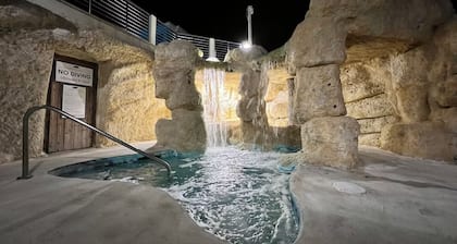 Keys Escape – 4 Stories, Rooftop Views & 3 Suites