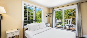 Large 2-bedroom/2-bathroom apartment in the heart of Fish Creek