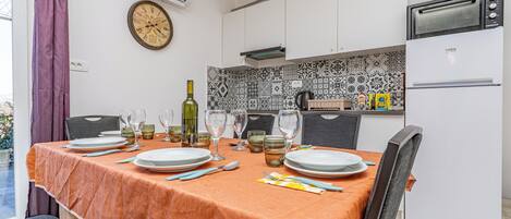 Apartment, Balcony, Sea View | Private kitchen