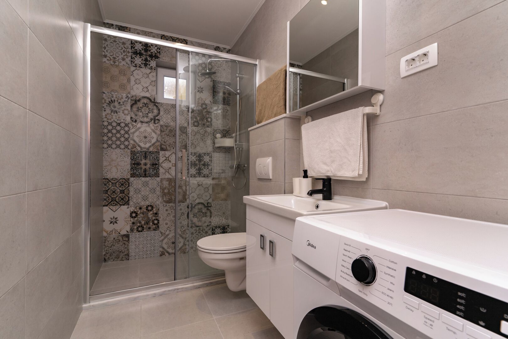 Apartment, Balcony, Sea View | Bathroom shower