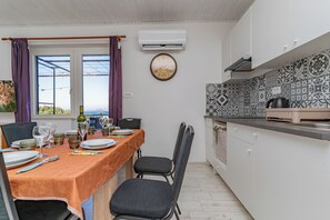 Rengjøringsutstyr og fryser