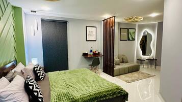 1 dormitorio, tabla de planchar con plancha, Internet y ropa de cama