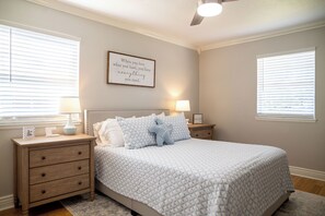 3 chambres, fer et planche à repasser, Wi-Fi gratuit, draps fournis