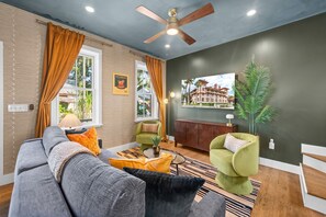 Smart TV, fireplace