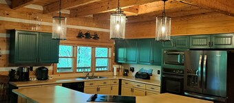 COZY GRAND CABIN- Mountain cabin atmosphere at the lake- Sleeps 17