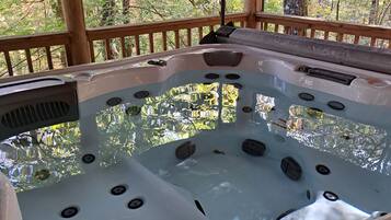 Tina de hidromasaje al aire libre