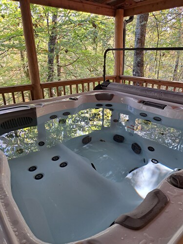 COZY GRAND CABIN- Mountain cabin atmosphere at the lake- Sleeps 17