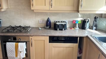 Mikrovågsugn, ugn och diskmaskin