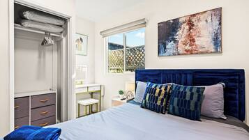 Iron/ironing board, free WiFi, bed sheets
