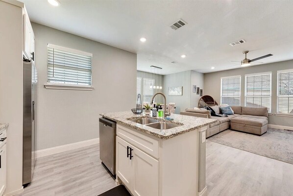 Interior - Entire home in Arlington, Texas -Walking distance to Cowboys and Rangers stadium (Arlington)