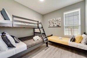 مكواة/لوح كي وواي فاي وملاءات أسرّة