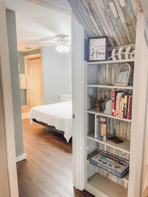 2 bedrooms, free WiFi, bed sheets - Fishermen's Dream / sleeps 8 / direct dock access / Secluded (Rocky Mount)