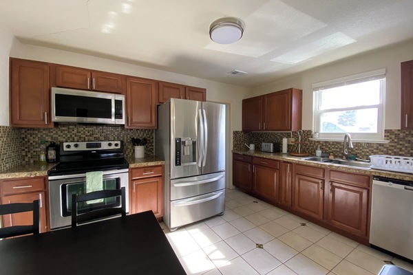 Køleskab, mikrobølgeovn, ovn, kogeplade