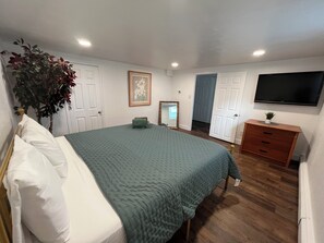 5 bedrooms, desk, iron/ironing board, WiFi