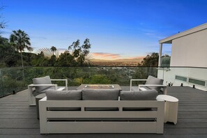 Terrace/patio - Hollywood Hills Retreat next to Universal Studios (Los Angeles)