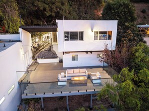 Terrace/patio - Hollywood Hills Retreat next to Universal Studios (Los Angeles)