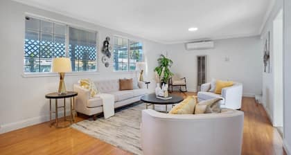 Tranquil 5-bedroom house with AC and Long Driveway in Redwood City