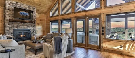 Smart TV, chimenea y tenis de mesa