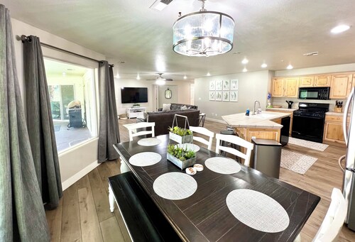 Spacious 3-BR condo with fitness room and AC in charming St. George near Zion